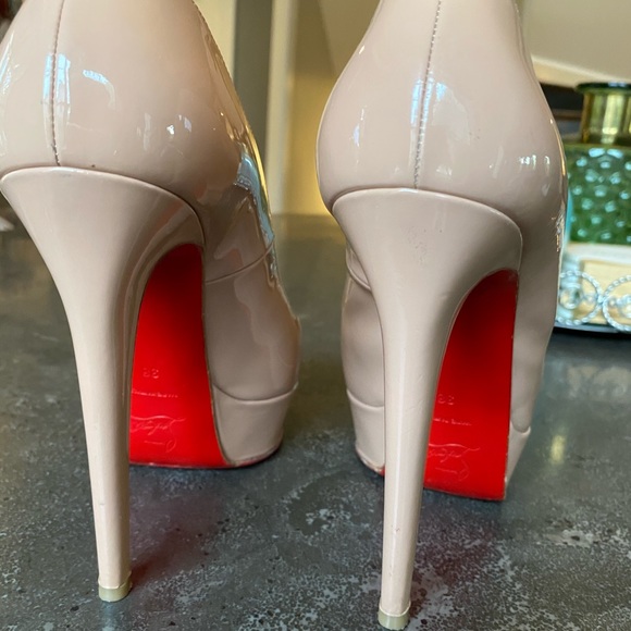 Shoes - Picture 4 of 8